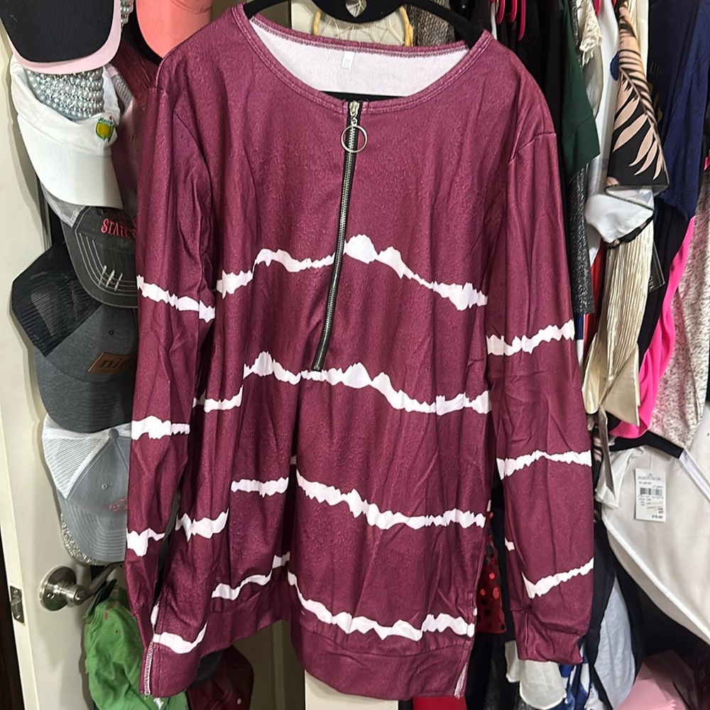 Maroon pull over